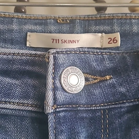 Levi's 711 Skinny - Picture 2 of 8